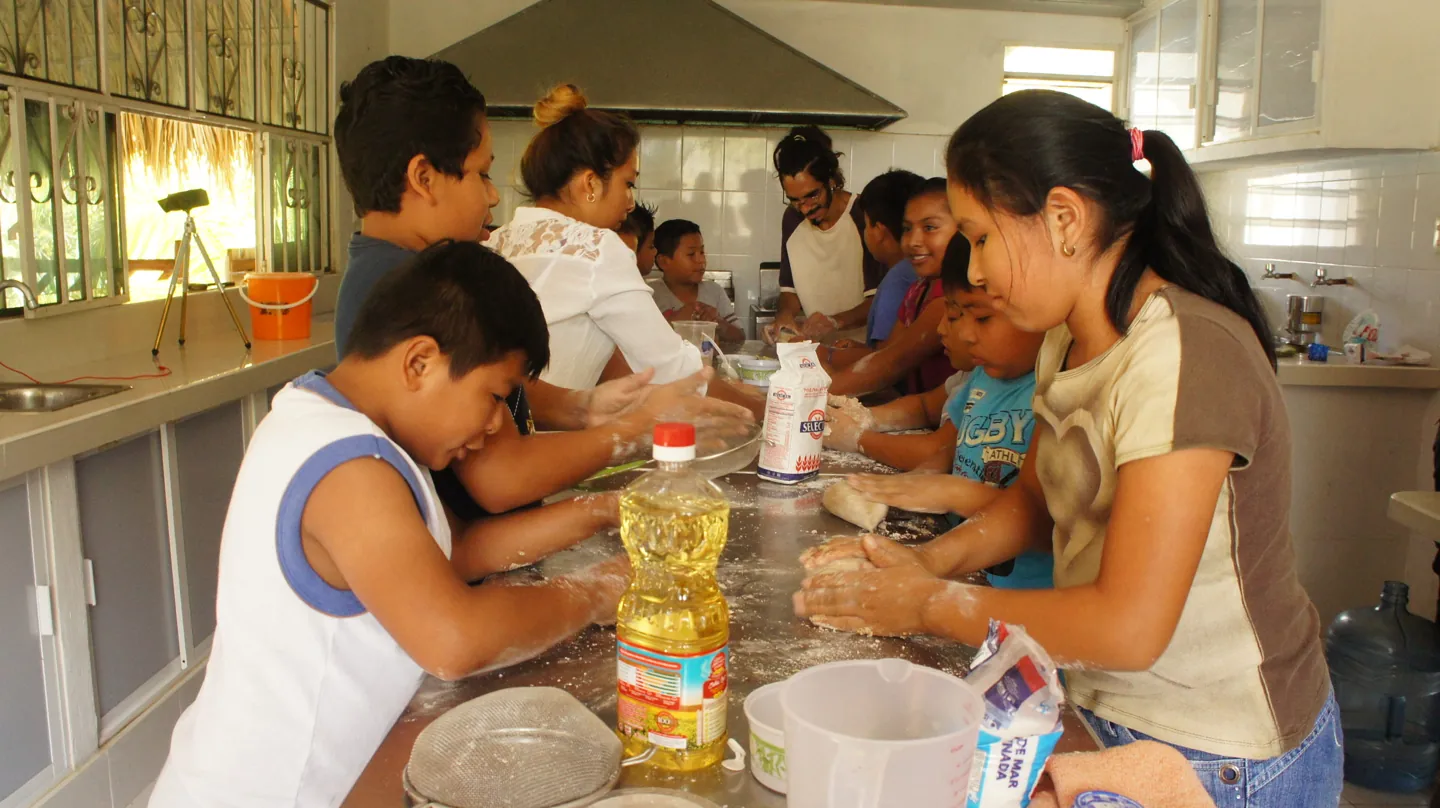 Comida compartida en el espacio de la reserva.